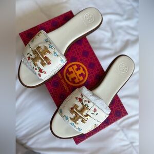 NEW NEVER BEEN WORN - TORY BURCH EVERLY SANDAL - SIZE: US 8.5